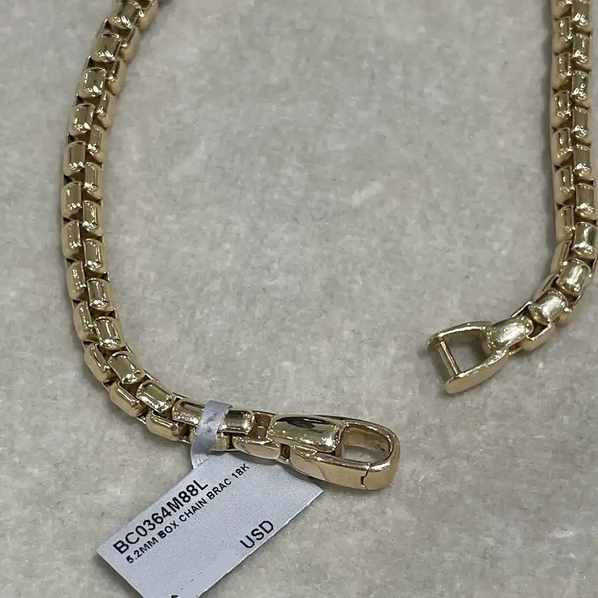 Men's Box Chain Bracelet In 18K Gold, 5mm — image 4