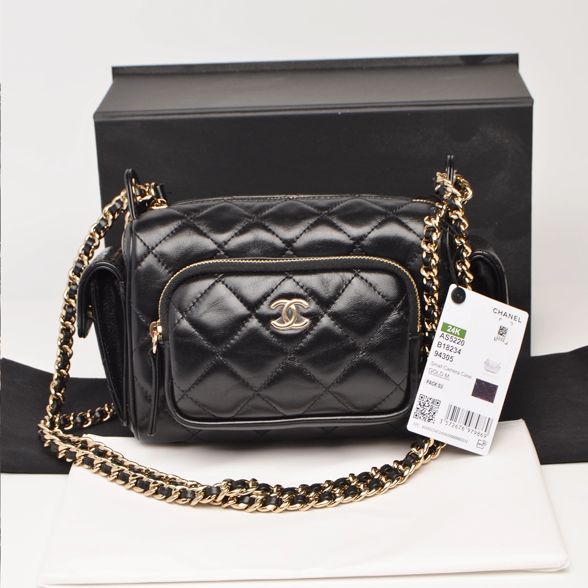 Shiny Crumpled Small Lambskin And Gold Black Camera Case Bag — image 12