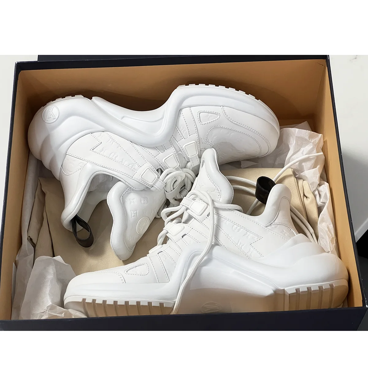 Classic Monogram LV Archlight Sneakers 39 White — image 4